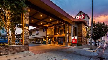 Pacific Plaza Hotels | Alameda, California | Entrance to Best Western Plus Plus hotel at night