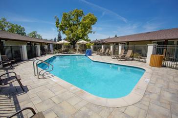 Pacific Plaza Hotels | Alameda, California | Outdoor pool and lounging area